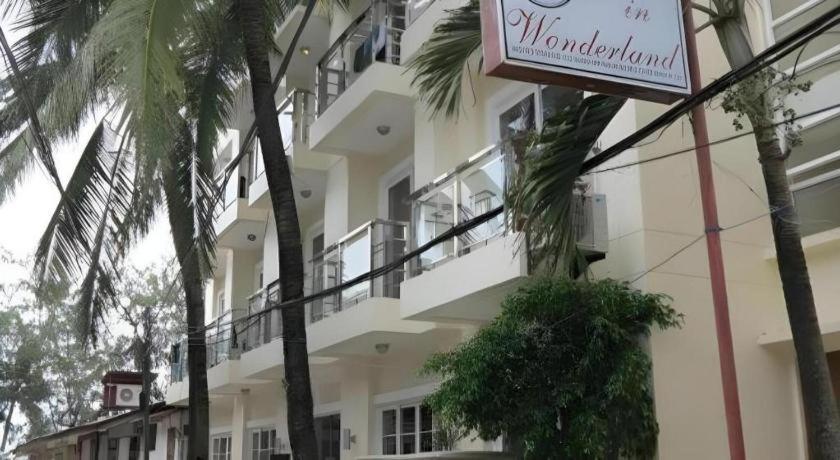 Hotel Alice In Wonderland 3*