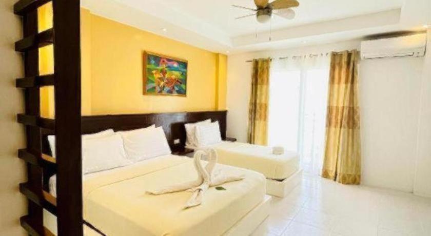 Hotel Alice In Wonderland 3*